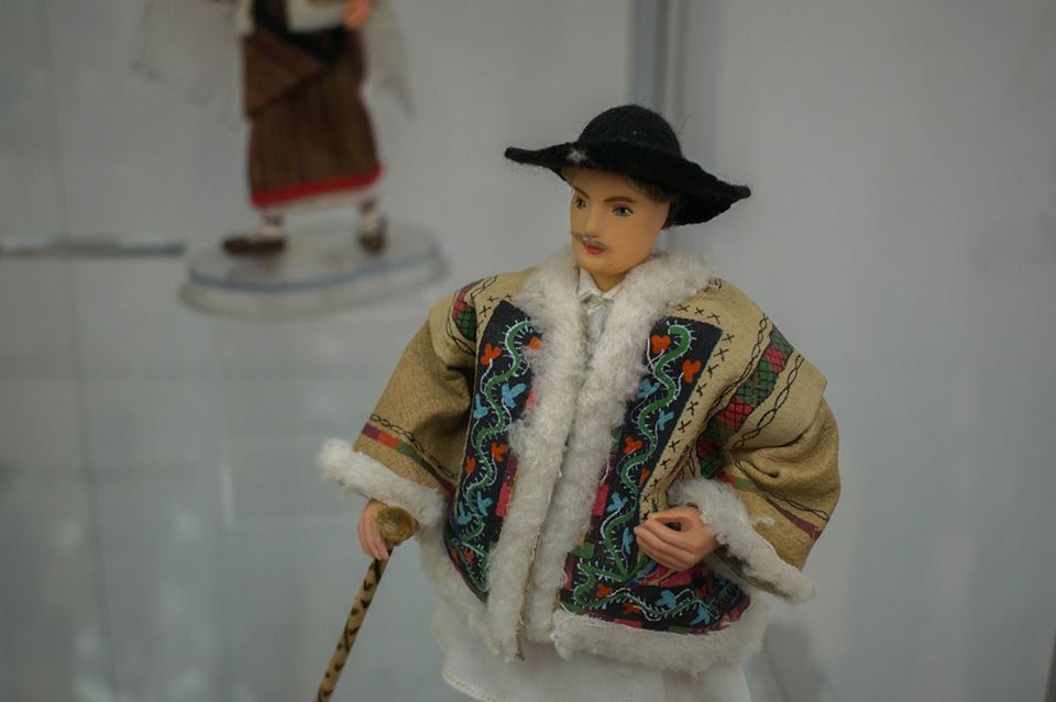 Expoziţie de păpuşi în miniatură la Muzeul Judeţean Olt (Slatina)